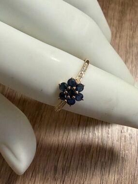 0.45 CT Genuine Blue Sapphire and White Diamonds 10k Gold Ring Size 8